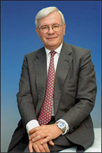 John Scurr, medical expert in clinical negligence claims sitting facing forward portrait. Lead expert at Medical and Legal Services